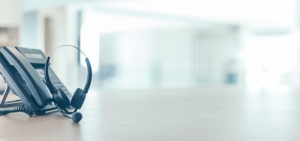 Communication support, call center and customer service help des